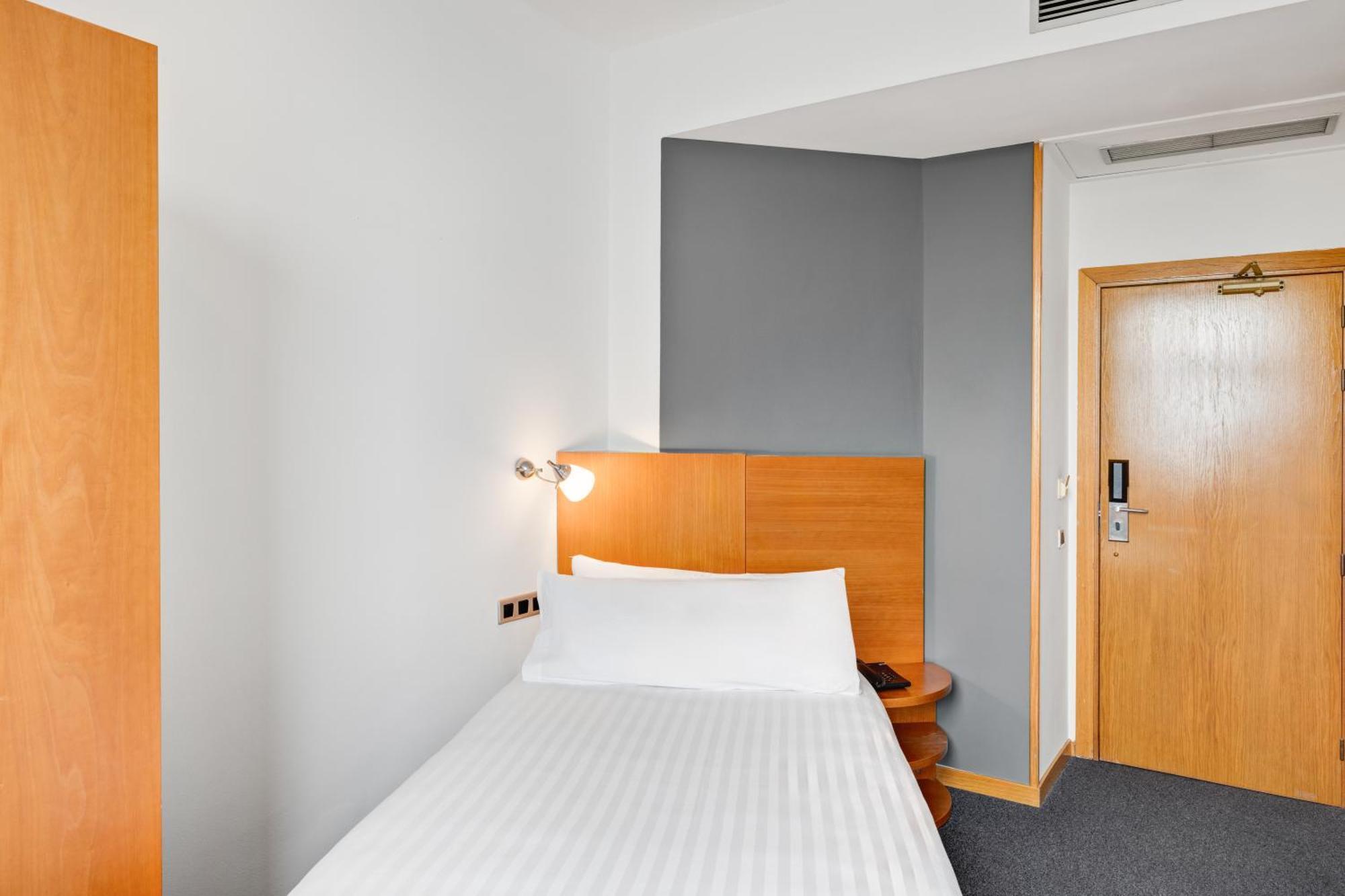 B&B Hotel Barcelona Mollet Porta De Gallecs Мольет-дель-Вальес Экстерьер фото