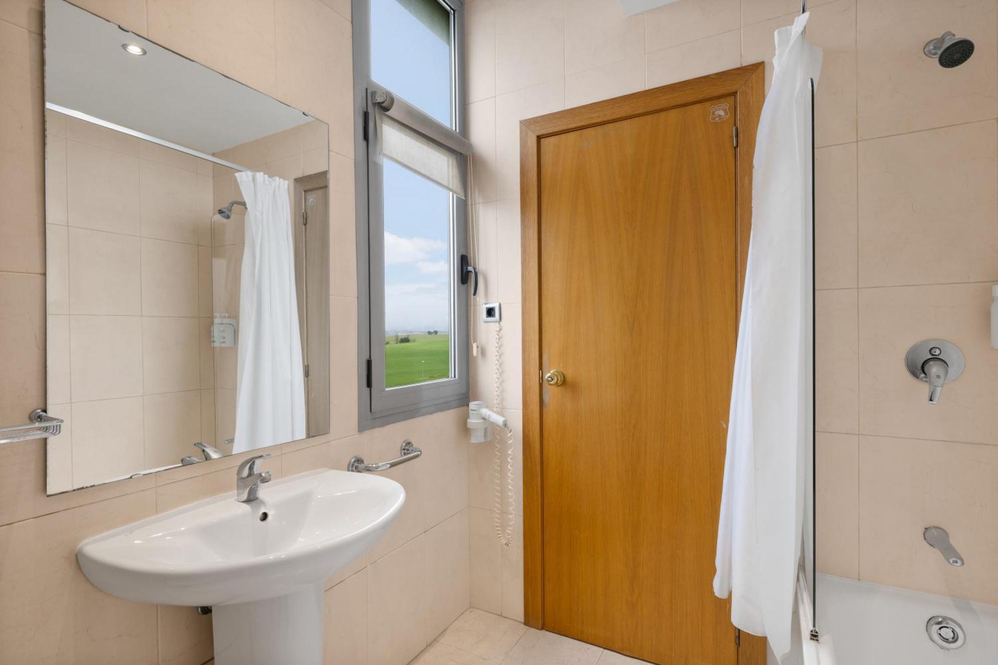 B&B Hotel Barcelona Mollet Porta De Gallecs Мольет-дель-Вальес Экстерьер фото